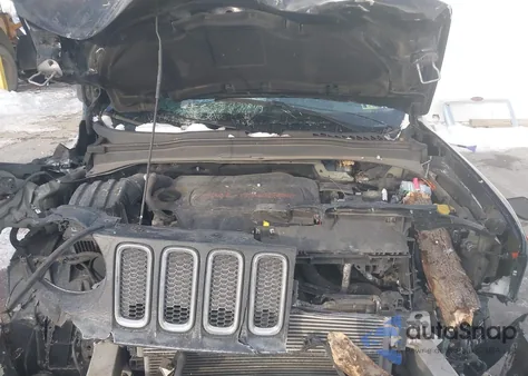 2017 Jeep Renegade Latitude 4X4 z USA, uszkodzony, nr VIN ZACCJBBBXHPG52828